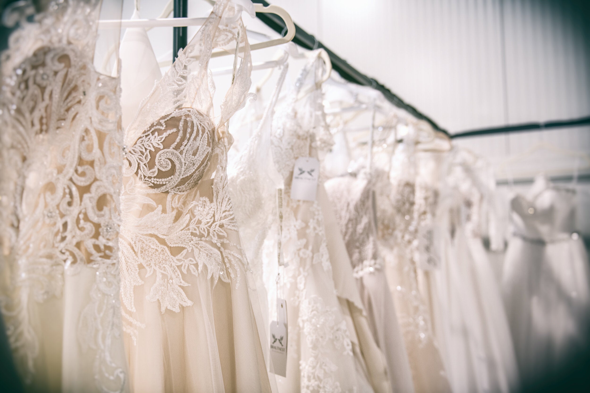 Brautnest: Brautmode & Hochzeitskleider in Aachen, Düren & Köln
– Brautnest Brautmoden in Niederzier & Aldenhoven